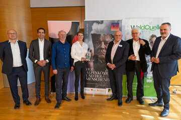 (v.l.n.r): Mag. Thomas Mersich, Kaufmännischer Leiter Schloss-Spiele Kobersdorf, Energie Burgenland Vorstandsvorsitzender Stephan Sharma, Erich Uiberlacker, der für das Bühnenbild und die Lichtgestaltung verantwortlich zeichnet, Barbara Weißeisen-Halwax, Geschäftsführung Kultur-Betriebe Burgenland GmbH, Wolfgang Böck, Intendant Schloss-Spiele Kobersdorf, Regisseur Michael Gampe und Landeshauptmann Hans Peter Doskozil präsentierten die diesjährige Produktion der Schloss-Spiele Kobersdorf