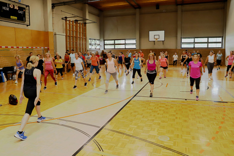 Nach der Eröffnung wurde sofort mit den Bewegungseinheiten begonnen.