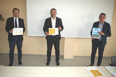 Andreas Niederl, Studienleiter Joanneum Research, Landesrat Heinrich Dorner und Gerald Goger, Geschäftsführer Landesimmobilien Burgenland, präsentierten eine Wertschöpfungsstudie zum Kulturstandort Güssing