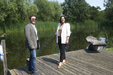 Landeshauptmann-Stellvertreterin Mag.a Astrid Eisenkopf besuchte die Domaine Albrechtsfeld und führte interessante Gespräche mit Geschäftsführer Ing. Alexander Thiess.