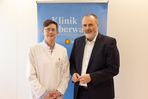 Landeshauptmann Hans Peter Doskozil bei der Pressekonferenz mit Herzchirurg Wolfgang Dietl (v.r.).