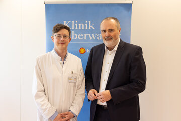 Landeshauptmann Hans Peter Doskozil bei der Pressekonferenz mit Herzchirurg Wolfgang Dietl (v.r.).