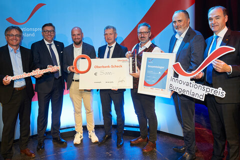 (v.l.n.r): Mag. Michael Gerbavsits (Geschäftsführer Wirtschaftsagentur Burgenland GmbH), Dr. Harald Schermann (Direktor Wirtschaftskammer Burgenland), DI Dominik Dunst (Geschäftsführer Sonnenerde GmbH), Bernhard Gollubits (Leiter der Oberbank Eisenstadt), Gerald Dunst (Geschäftsführer Sonnenerde GmbH), Landeshauptmann Mag. Hans Peter Doskozil, Landesrat Dr. Leonhard Schneemann