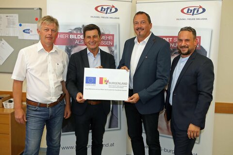 AMS Oberwart-Leiter Dietmar Strobl, Landesrat Christian Illedits, BFI-Aufsichtsratsvorsitzender Edmund Artner und BFI-Geschäftsführer-Stellvertreter Rene Höfer (v.l.).