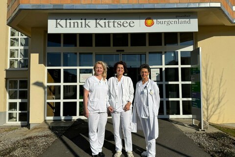 v.l.: OÄ Dr. in Anna Labašová, OMedR.in Primaria Dr.in Anna Kettner, ärztliche Direktorin der Klinik Kittsee und Leiterin der Abteilung für Anästhesiologie und Intensivmedizin mit der ersten Oberärztin der Abteilung für Anästhesiologie und Intensivmedizin Dr.in Gamila Elrifaie