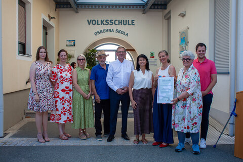 Landeshauptmann-Stellvertreterin Anja Haider-Wallner gratulierte der Volksschule Weiden bei Rechnitz zur Zertifizierung zur „Naturpark-Schule