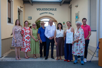 Landeshauptmann-Stellvertreterin Anja Haider-Wallner gratulierte der Volksschule Weiden bei Rechnitz zur Zertifizierung zur „Naturpark-Schule