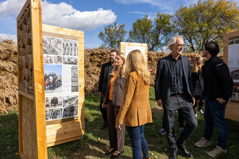 In Winden am See wurde am Donnerstag das „Projekt Schilfraum – Bauen mit den Materialien des Neusiedler Sees“ präsentiert.