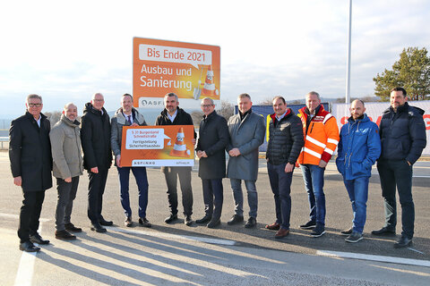 v.l. Rudolf Maier, ASFINAG-Regionalleiter, Baudirektor Wolfgang Heckenast, ASFINAG-GF Andreas Fromm, ASFINAG-Vorstand Hartwig Hufnagel, LR Heinrich Dorner, ASFINAG-GF Alexander Walcher, Josef Wagner, Vorstand Gruppe 4 im Amt d. Bgld. LReg., Projektleiter Harald Mayer, Autobahnmeister Konrad Mikacs, Florian Klaus, Projektteam, ASFINAG-Abteilungsleiter Franz Fegelin