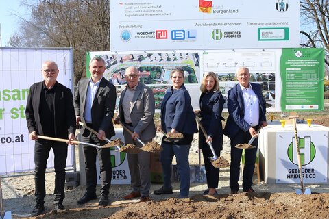 Wolfgang Wukovits (Land Burgenland, Referat Wasser, Bau- und Umwelttechnik Außenstelle Süd), Landesrat Heinrich Dorner, Bürgermeister Georg Rosner, Wasserwirtschaft - Sektionschefin Monika Mörth (BMLUK), Bezirkshauptmann-Stellvertreterin Monika Dax und Vizebürgermeister Michael Leitgeb.