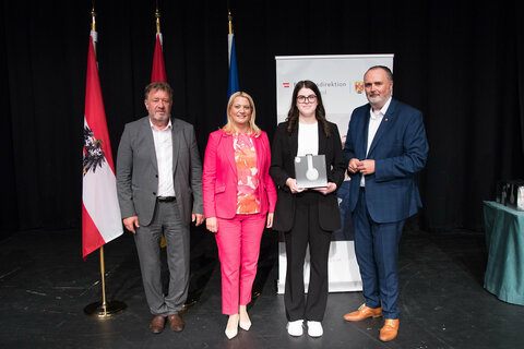 LH Hans Peter Doskozil gratulierte gemeinsam mit Bildungslandesrätin Daniela Winkler und Bildungsdirektor Alfred Lehner Maturant*innen mit ausgezeichnetem Erfolg.