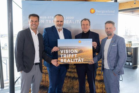Burgenland Tourismus-Geschäftsführer Didi Tunkel, Landeshauptmann und Tourismusreferent Hans Peter Doskozil, Zukunftsforscher und Tourismusexperte Andreas Reiter und Burgenland Tourismus-CMO Kurt Kaiser (v.l.) beim Presse-Talk.