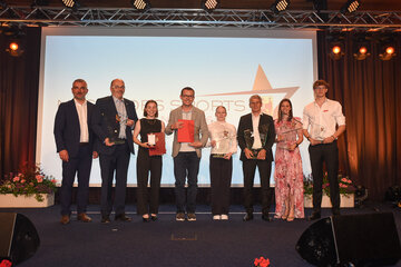 Sportlandesrat Heinrich Dorner mit „Sportlerin des Jahres“ Charlize Mörz, Kunstturnen, „Sportler des Jahres“ Raphael Pallitsch, Leichtathletik (Schwester nahm Preis entgegen), „Trainer des Jahres“ wurde Dietmar Kühbauer, Fußball, „Team des Jahres“ fiel die Wahl auf die „Gunners Oberwart“, Basketball, „Aufsteiger des Jahres“ Christian Giefing, Schwimmen, Michael Streicher, „Special Olympics Burgenland Award“, „Ehrenpreis des Landeshauptmannes“ Rollstuhl-Leichtathlet Georg Tischler, Anna Fuhrmann, „Goldenes Ehrenzeichen des Landes Burgenland“