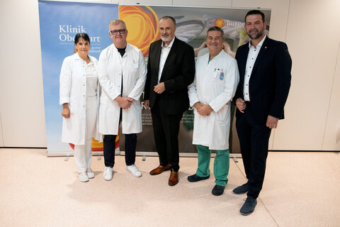 Ärztliche Direktorin der Klinik Oberwart Veronika Matzi, Oberarzt Paul Vock, Landeshauptmann Hans Peter Doskozil, Primarius Andreas Ochsenhofer und CEO der Gesundheit Burgenland FlorianSchlechtleitner (v.l.).