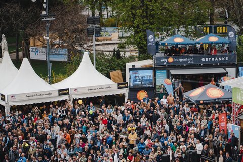 Das Burgenland lädt beim Bike Festival am Wiener Rathausplatz mit Radinfos, Genuss und Urlaubsangeboten zum Entdecken ein.