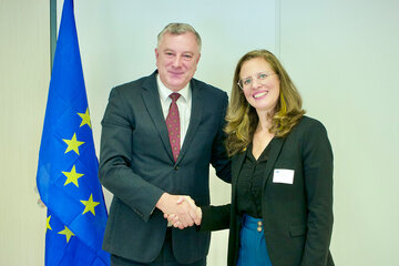 Landeshauptmann-Stellvertreterin Anja Haider-Wallner mit Generalsekretär Petr Blizkovsky (Ausschuss der Regionen).