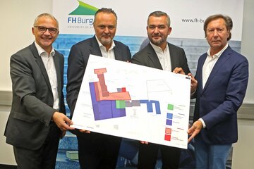 FH-Geschäftsführer Georg Pehm, Landeshauptmann Hans Peter Doskozil, Landesrat Heinrich Dorner und Bürgermeister Kurt Maczek (v.l.).