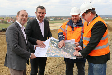 Baudirektor Wolfgang Heckenast, Verkehrslandesrat Heinrich Dorner, Herwig Moser und Miklos Varga