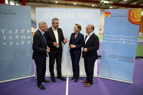 (v.l.) Landeshauptmann Kaiser, Vorarlbergs Sportlandesrätin Martina Rüscher, Sport Austria-Präsident Hans Niessl bei der Pressekonferenz.