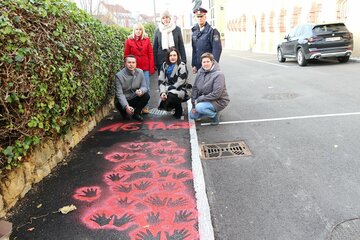 16 Tage_01: vorne: Landtagspräsident Robert Hergovich, LH-Stv.in Astrid Eisenkopf, Kerstin Bedenik (Frauenhaus Burgenland), stehend: Alexandra Hentschel, Sigrid Rohringer (beide Frauenhaus Burgenland) und Landespolizeidirektor Martin Huber.