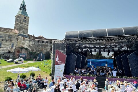 Festansprache durch Landeshauptmann Hans Peter Doskozil auf der Burg in Güssing.
