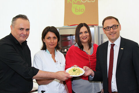 Landeshauptmann Hans Peter Doskozil, Martina Philipp, Leiterin Diätküche KH Oberwart, Agrarlandesrätin Astrid Eisenkopf und KRAGES-Geschäftsführer Harald Keckeis