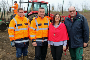 Claus Paar (Referatsleiter des Landesforstgartens in Wieden), Verkehrslandesrat Heinrich Dorner, Umweltlandesrätin Astrid Eisenkopf, Michael Glauber (Obmann der Urbarialgemeinde Sigless) (v.l.n.r.).
