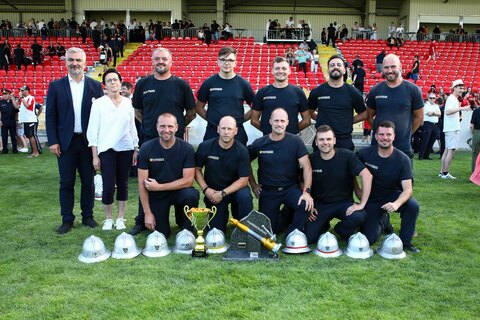 Landesrat Heinrich Dorner gratulierte dem Team aus Zillingtal zum Sieg im Bewerb Bronze A und im „Floriani-Cup 2025“
