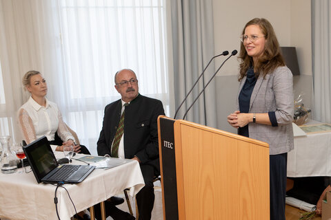 Landeshauptmann-Stellvertreterin Anja Haider-Wallner bei ihrer Festansprache anlässlich des 100-jährigen Jubiläums des Burgenländischen Rinderzuchtverbandes.