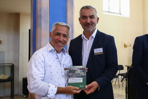 Landesrat Mag. Heinrich Dorner mit David Walles, der in Vertretung seines Onkels, dem Rabbiner Moshe Walles, aus Isreael zum Symposium anreiste