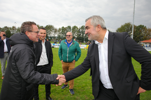 Landesrat Heinrich Dorner mit Teamchef Ralf Rangnick