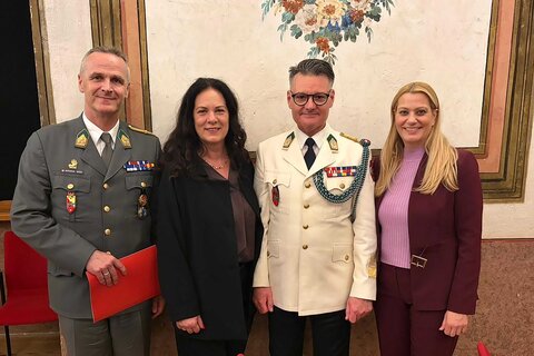 beim Frühlingskonzert der Militärmusik Burgenland (v.l.) Oberst Raimund Wrana, stellvertretender Militärkommandant, Vizebürgermeisterin Charlotte Toth-Kanyak, Militärkapellmeister Oberst Johann Kausz, Landesrätin Daniela Winkler.