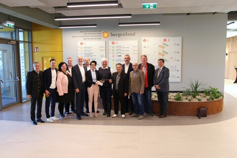 Bei der symbolischen Schlüsselübergabe hob Landesrat Dorner die Bedeutung des Projekts für die Bevölkerung hervor und dankte allen Beteiligten für ihr Engagement.