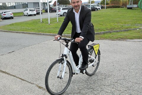 Landesrat Heinrich Dorner besichtigte Güssing auf dem Rad.