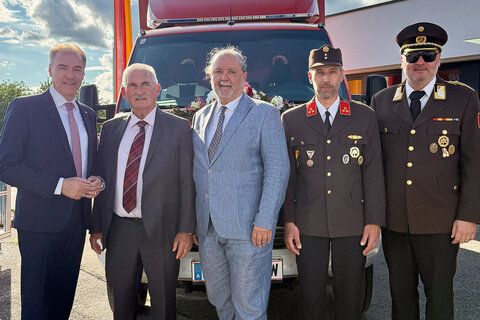 Im Rahmen der Feier wurde das neue Kleinlöschfahrzeug Allrad-Logistik (KLFA-L) gesegnet.