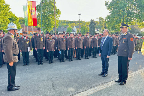 Landesrat Dr. Leonhard Schneemann und Landesfeuerwehrkommandant LBD Ing. Franz Kropf nahmen auch zahlreiche Ehrungen vor.