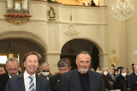 Bürgermeister Mag. Kurt Maczek und Landeshauptmann Hans Peter Doskozil bei der Weihmesse anlässlich der neuen Orgel.