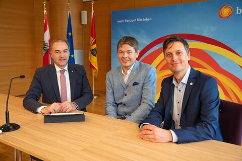 Landesrat Leonhard Schneemann stellte gemeinsam mit Mario Zagler, Stellvertretender Generalsekretär Rettet das Kind Burgenland, und Hans-Jürgen Groß, Geschäftsführender Präsident ÖZIV Burgenland, die Eckpunkte des neuen Chancengleichheitsgesetzes vor.