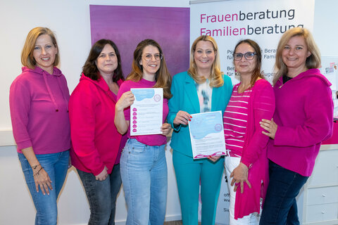 Sandra Gollubits, Familienlandesrätin Daniela Winkler, Karin Behringer-Pfann und das Team vom Lichtblick Neusiedl am See.