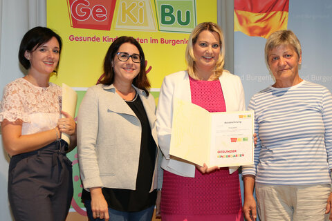 Landesrätin Daniela Winkler mit Kindergarten Trausdorf