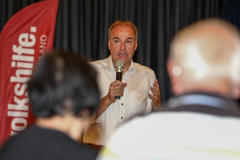 Soziallandesrat Dr. Leonhard Schneemann präsentierte die Aufteilung der neuen Pflegeregionen.