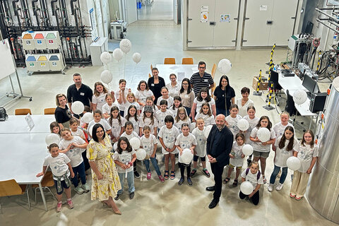 Landeshauptmann-Stellvertreterin Mag.a Astrid Eisenkopf lud heute, Samstag, in den Campus der FH Pinkafeld zum dritten Forscherinnentag für Mädchen im Alter von neun bis elf Jahren.