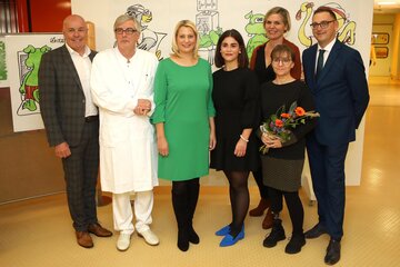 Bürgermeister Georg Rosner, Primarius Dr. Robert Bruckner, Bildungs-Landesrätin Daniela Winkler, Hannah Grandits, Jutta Ochsenhofer, Petra Mikovits, Heilstättenlehrerin im Krankenhaus Oberwart, und Harald Keckeis, Geschäftsführer der Burgenländische