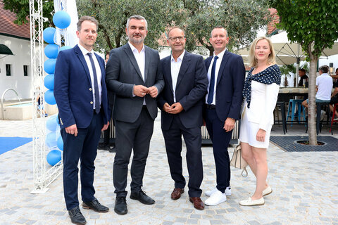 Michael Ohrner (Obmann des ASV Pöttsching), Sportlandesrat Heinrich Dorner, der Pöttschinger Bürgermeister Martin Mitteregger, Markus Matouschowsky (Obmann-Stellvertreter des ASV-Pöttsching) und die Pöttschinger Vizebürgermeisterin Laura Moser