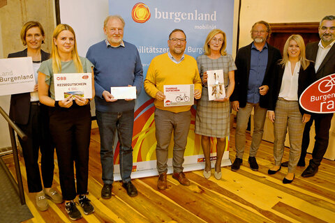 Christine Zopf-Renner und Landesrat Heinrich Dorner gratulierten Uwe Jürgensmeyer, Katharina Moritz, Gisela Haberbauer und Helmut Hofer zu ihren Hauptpreisen.
