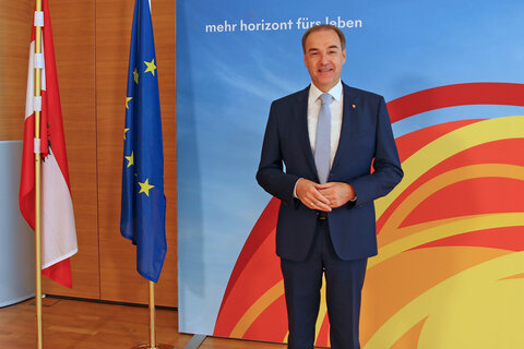 Landesrat Dr. Leonhard Schneemann präsentierte die Neuerungen im Bereich der Kinder- und Jugendhilfe