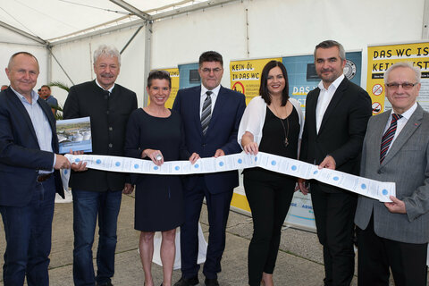 Die geehrten Alt-Obmänner Josef Pinter und Johann Guttmann mit LR Mag. Heinrich Dorner, Obmann Bgm. Johann Lotter und dem 2. Obmann-Stellvertreter Bgm. Adalbert Endl