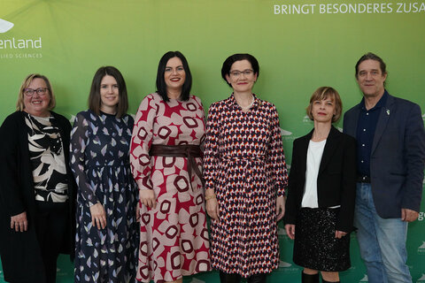 Prof.in(FH) Mag.a Karin Schweiger, Gleichbehandlungsbeauftragte der FH Burgenland, Martina Knartz, BSc, Leiterin des Referats Frauen, Antidiskriminierung und Gleichbehandlung, Landeshauptmann-Stellvertreterin Mag.a Astrid Eisenkopf, Anita Zieher, Schauspielerin als Margarethe Ottillinger, DIin Elke Szalai, MA, wissenschaftliche Mitarbeiterin im Department Soziales der FH Burgenland und Prof.(FH) Mag.(FH) Manfred Tauchner Departmentleiter Soziales FH Burgenland