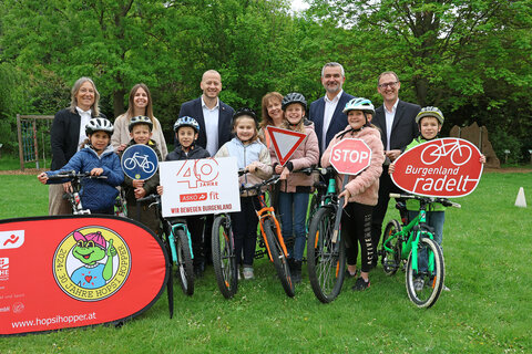 Landesrat Heinrich Dorner präsentiert die Förderung von Radfahrkurse an burgenländischen Volksschulen