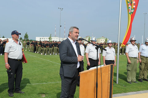 Landesrat, Feuerwehrreferent Heinrich Dorner bei seiner Ansprache bei der Siegerehrung.